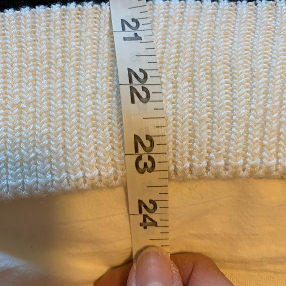 Vintage 80s White and Black light weight sweater - Picture 5 of 5